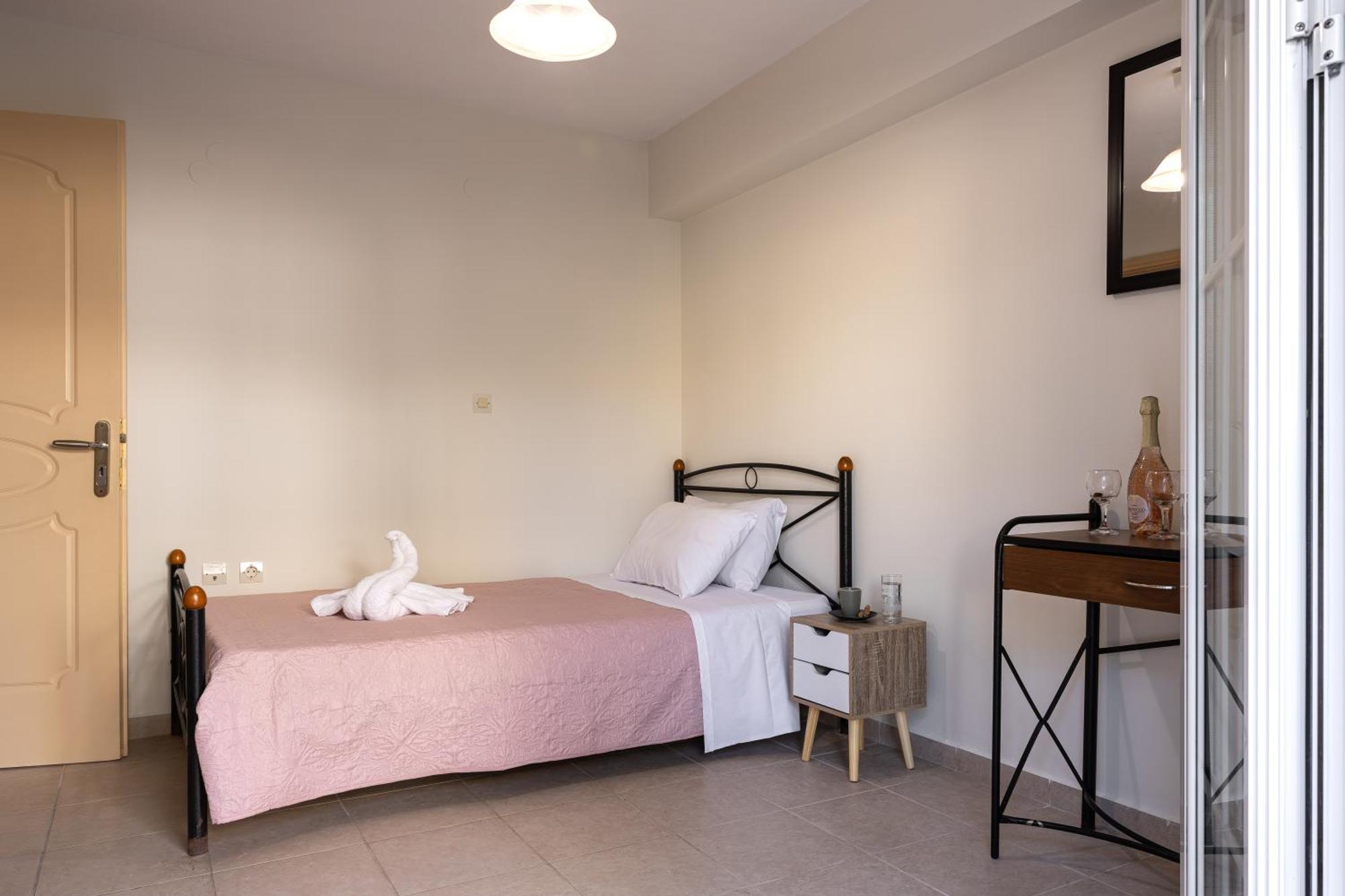 Pavlos Apartments Argostoli  Exterior photo